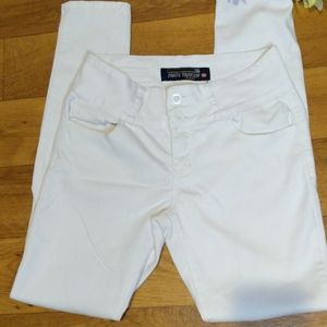 Juniors P.F. Jeans Co. white skinny stretchy jeans